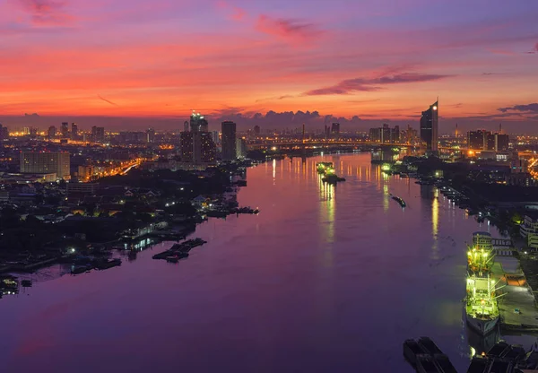 Fiume Chao Phraya a Sunrise, Bangkok, Thailandia — Foto Stock