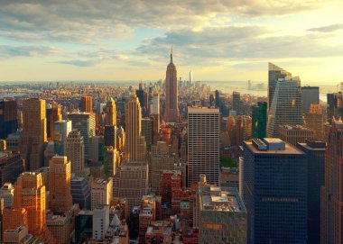 Günbatımında New York City silueti, ABD