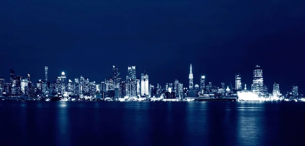 New York City skyline på natten, USA — Stockfoto