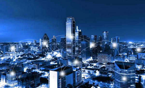 Мережі та підключення технології концепція хмарочосів, міста Даллас — стокове фото