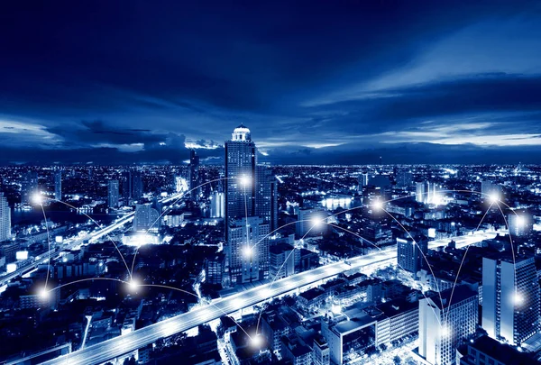 Мережі та підключення технології концепція будівель в Бангкоку — стокове фото