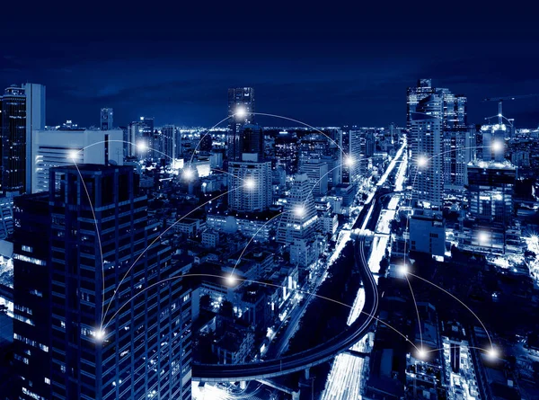 Conceito de Tecnologia de Rede e Conexão de Arranha-céus, Skyline — Fotografia de Stock