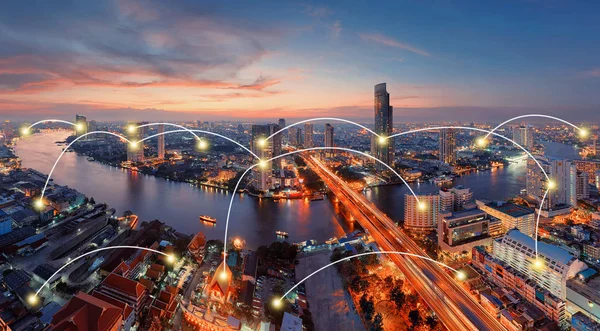 网络和连接技术概念的 U 型曲线的湄南河 — 图库照片