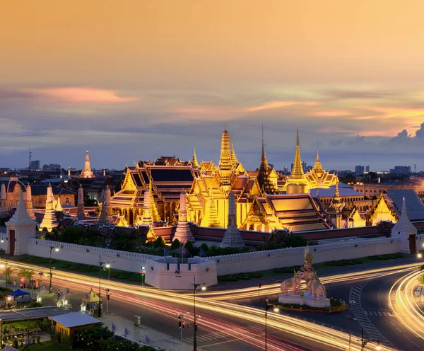 金翡翠佛在日落时，曼谷，泰国 — 图库照片