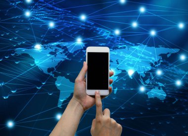 Bağlı internet hatları ve global harita sahip dokunmadan eller