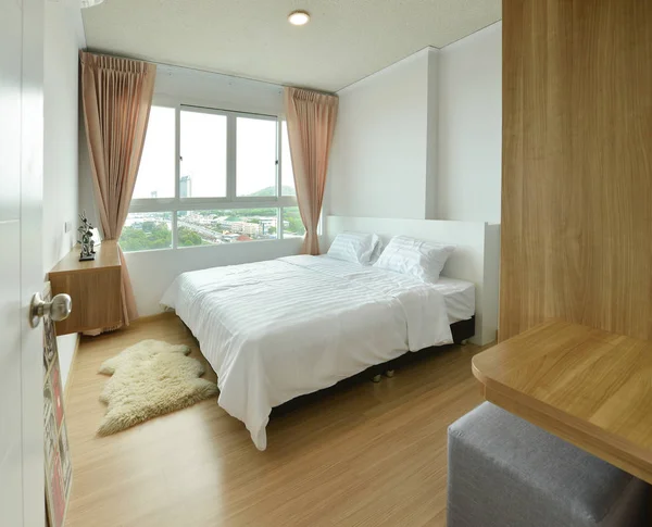 Lujo moderno dormitorio interior y decoración, diseño de interiores — Foto de Stock