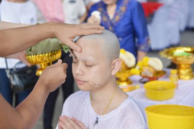 Keşiş tıraş saçları olacak Asya adam olmak için yeni m rütbesi