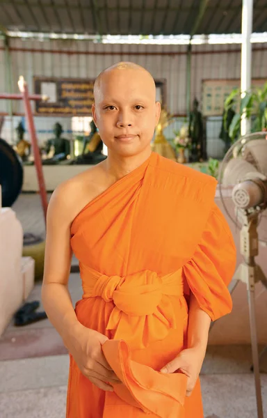 Retrato de monge budista em conjunto em Bangkok, Tailândia, Asiático — Fotografia de Stock