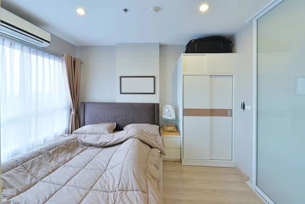 Lujo moderno dormitorio interior y decoración, diseño de interiores — Foto de Stock