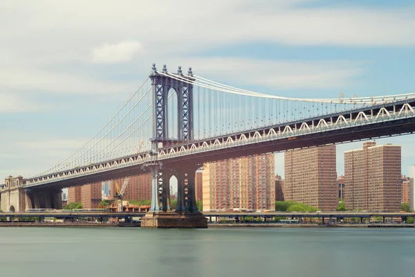 到了中午，美国纽约曼哈顿桥 — 图库照片