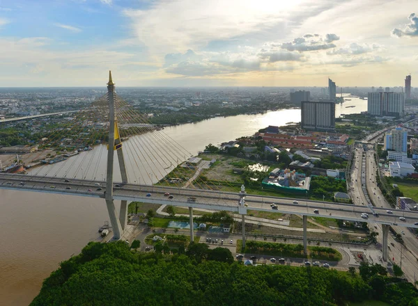 Bhumibol most při západu slunce, město Bangkok, Thajsko — Stock fotografie