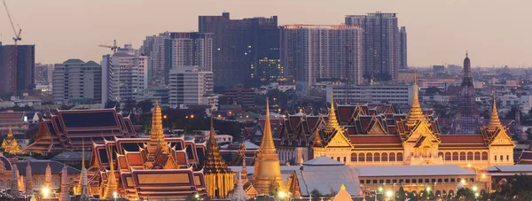 Szmaragdowy Budda o zachodzie słońca, Bangkok, Tajlandia — Zdjęcie stockowe