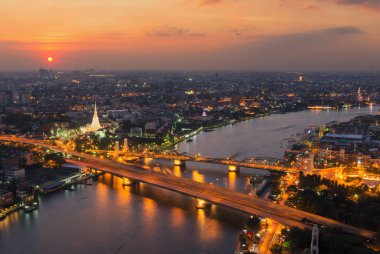 Prayurawongsawas Waraviharn Tapınağı'nda Chao Phraya Nehri'nin, Bangkok
