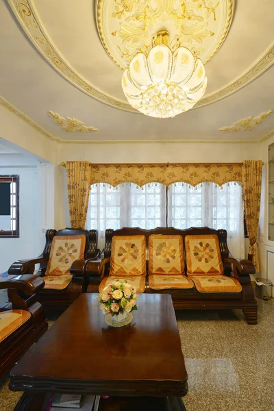 Элегантная восточная классическая винтажная китайская гостиная, интерьер d — стоковое фото