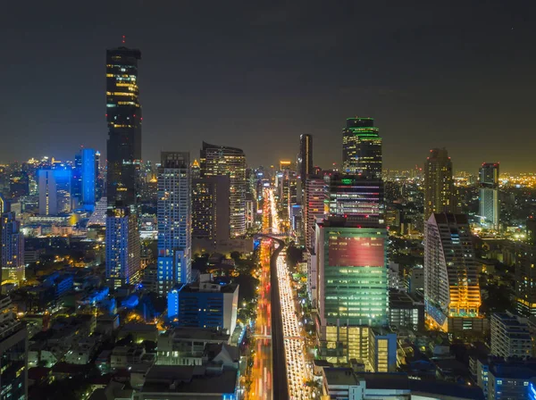 Şehir Bangkok Sathorn bölgesinde gece, Tayland — Stok fotoğraf