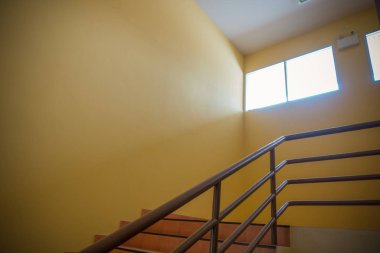 Merdiven, kopya alanı boş portakal Oda