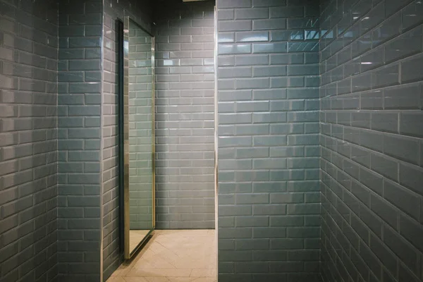 Salle de bain moderne vide, design d'intérieur, maquette — Photo