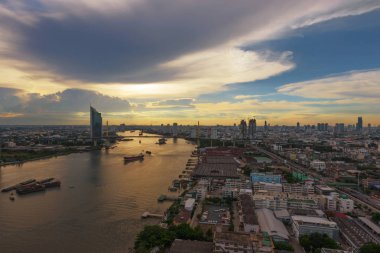 Gün batımında gökdelenler Bangkok şehir, Tayland