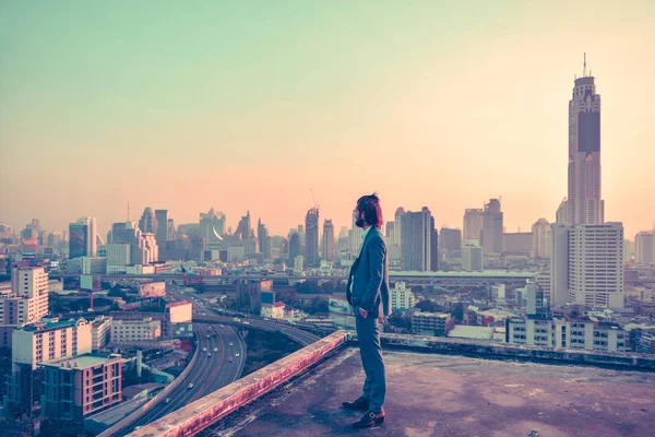 Bangkok şehir batımını Batı iş adamı