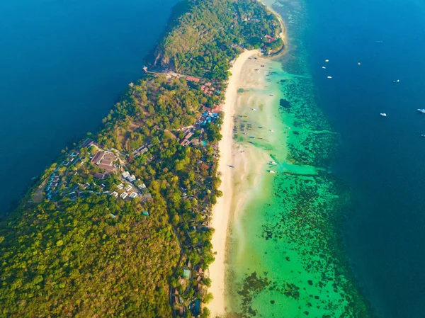 Αεροφωτογραφία του Φι Φι, παραλία Μάγια με γαλαζοπράσινα νερά, — Φωτογραφία Αρχείου