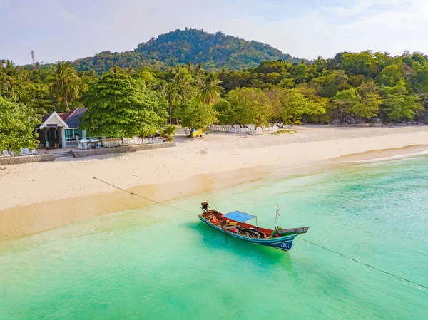 Aerial view of Patong beach with blue turquoise seawater, mounta — Stock Photo, Image