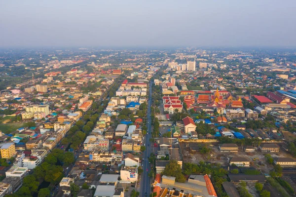 Phra Prathom Chedi distr 'deki konut binalarının hava manzarası. — Stok fotoğraf