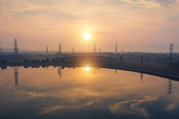 Вид с воздуха на угольную электростанцию Мэй Мо с дымом и токсичным воздухом — стоковое фото