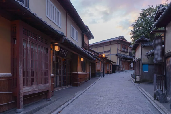 Cidade velha com casas japonesas em viagens férias viagem o — Fotografia de Stock