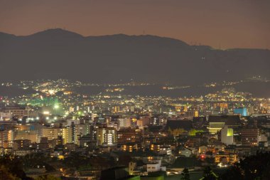 Kyoto Kule İstasyonu ve Kyoto Şehir Merkezi ufuk çizgisi, K