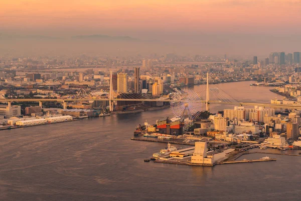 Вид с воздуха на колесо обозрения, Темпозан The Riverfront, рядом с O — стоковое фото