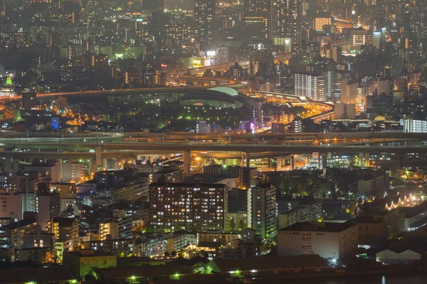 Вид с воздуха на мосты и дороги в центре Осаки. Skyline with — стоковое фото