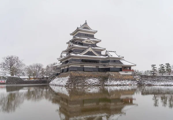 Castillo Matsumoto Con Ramas Árboles Nieve Temporada Invierno Nagano Japón — Foto de Stock