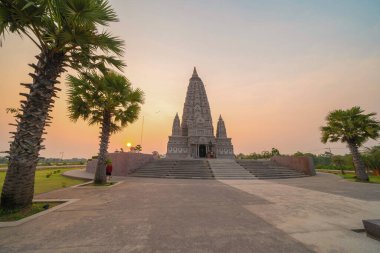 Wat Panyanantaram, Tayland 'ın Pathum Thani şehrinde bir Budist tapınağı. Tatil gezisi ve tatil konsepti konusunda Tayland mimari binaları. Budizm dini. Turist eğlencesi.