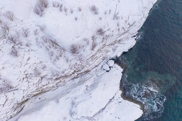 ロフテン島と湖や川の空中ビュー ノルウェー ノルウェー ヨーロッパ 白い雪の山の丘や木々 冬の季節に自然景観の背景 観光名所 — ストック写真