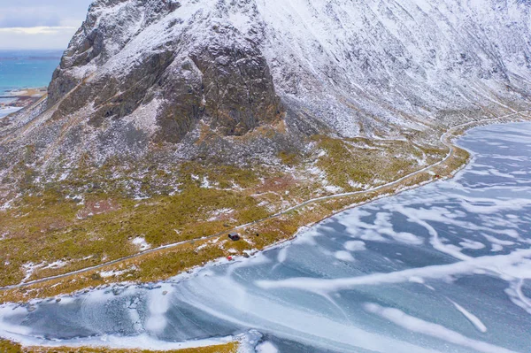 빙하를 공중에서 바라본 노르웨이 노르웨이 로포텐 제도의 눈덮인 나무들 시즌의 — 스톡 사진