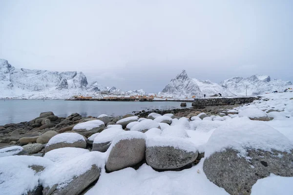 挪威Reine City的挪威渔村 Lofoten群岛 雪山雪山洁白 冬季自然景观背景 著名的旅游胜地 — 图库照片