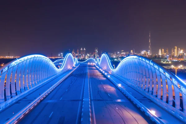 메이단 브리지 Meydan Bridge 도로로 다운타운의 아랍에미리트 Uae — 스톡 사진