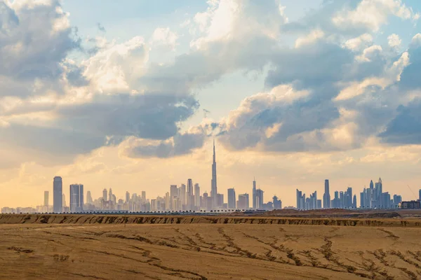 Dubai Centro Skyline Con Arena Del Desierto Emiratos Árabes Unidos —  Fotos de Stock