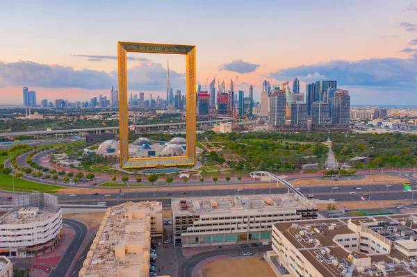 迪拜框架的空中景观 市中心的天际线 阿拉伯联合酋长国或Uae 智能城市的金融区和商业区 日落时的摩天大楼和高楼 — 图库照片