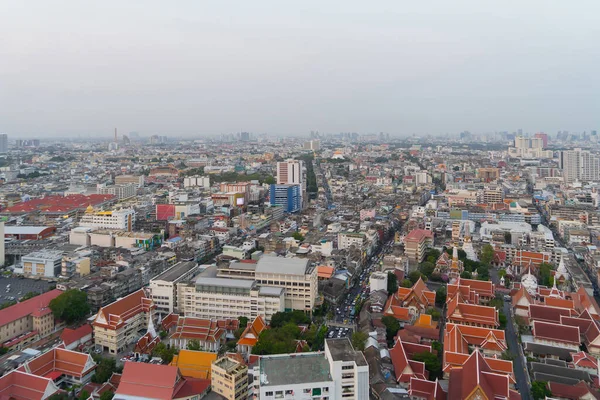 泰国曼谷市中心Rattanakosin岛的住宅建筑和传统寺庙的空中景观 亚洲的城市 建筑景观背景 — 图库照片