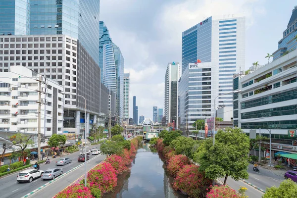 Sathorn Kavşağı Araba Trafiğiyle Kavşak Bangkok Şehir Merkezi Silüeti Tayland — Stok fotoğraf