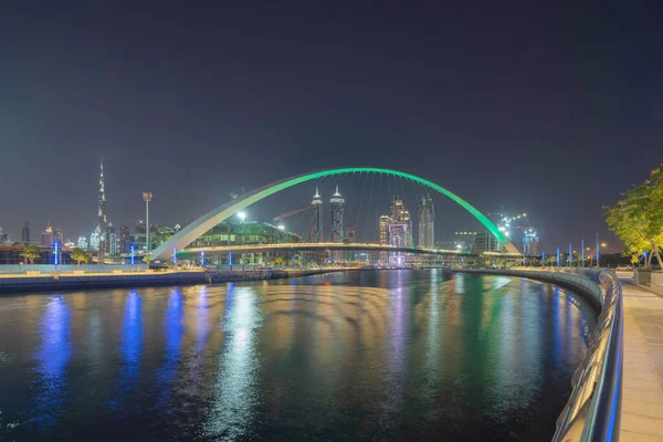 Toleransbron Strukturen Arkitektur Med Sjö Eller Flod Dubai Downtown Skyline — Stockfoto