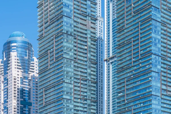 Mönster Kontorsbyggnader Fönster Glasarkitektur Fasaddesign Med Reflektion Staden Dubai Urban — Stockfoto