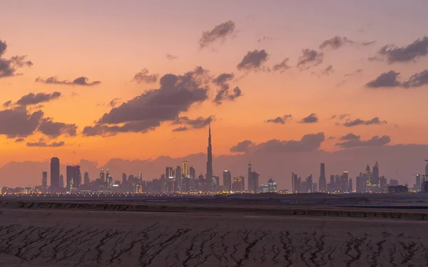 Dubai Centro Skyline Con Arena Del Desierto Emiratos Árabes Unidos —  Fotos de Stock