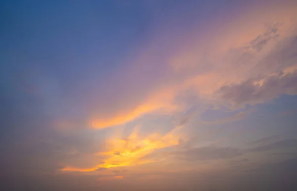 하늘입니다 추상적 배경입니다 드라마틱한 파란색과 주황색 황혼의 시기에 다채로운 — 스톡 사진