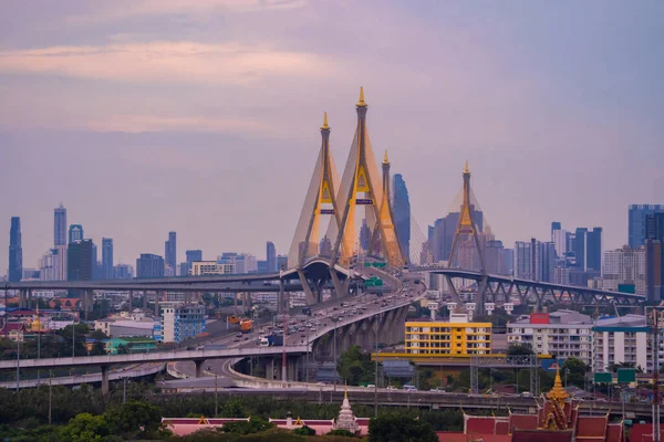 부미볼 Bhumibol Bridge 프라야 Chao Phraya Chao Phraya River 방콕의 — 스톡 사진