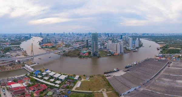 부미볼 Bhumibol Bridge 프라야 Chao Phraya Chao Phraya River 방콕의 — 스톡 사진