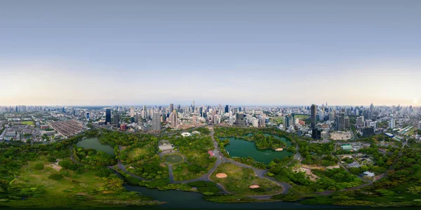 360 Панорама 180 Градусів Нахиляє Безшовну Панораму Зелених Дерев Парку — стокове фото
