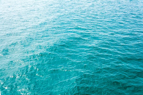 Mar azul e um movimento — Fotografia de Stock