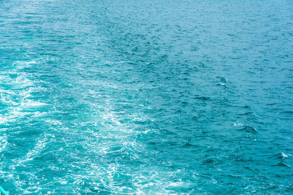 Mar azul e um movimento — Fotografia de Stock